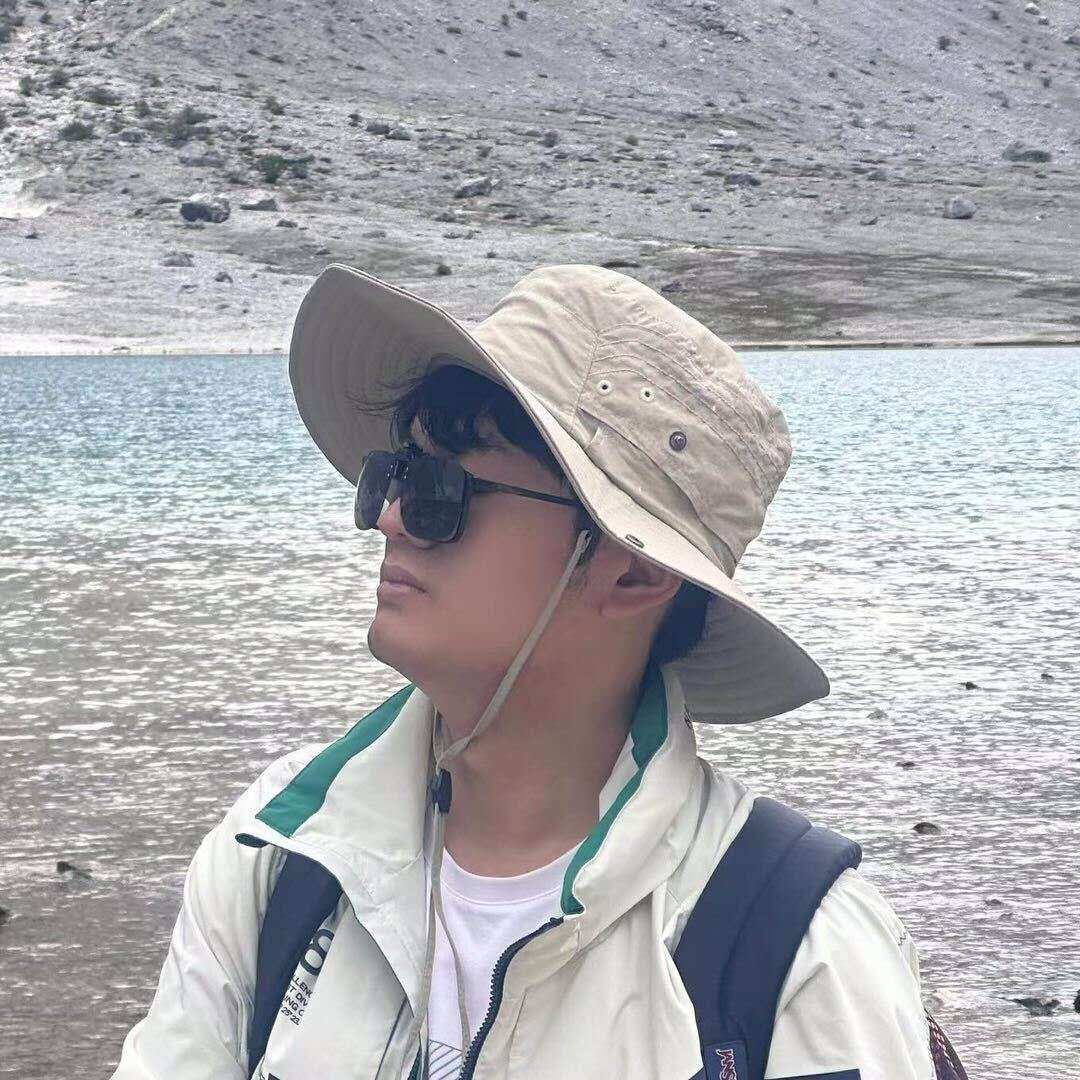 Profile portrait of Xiafeng Man